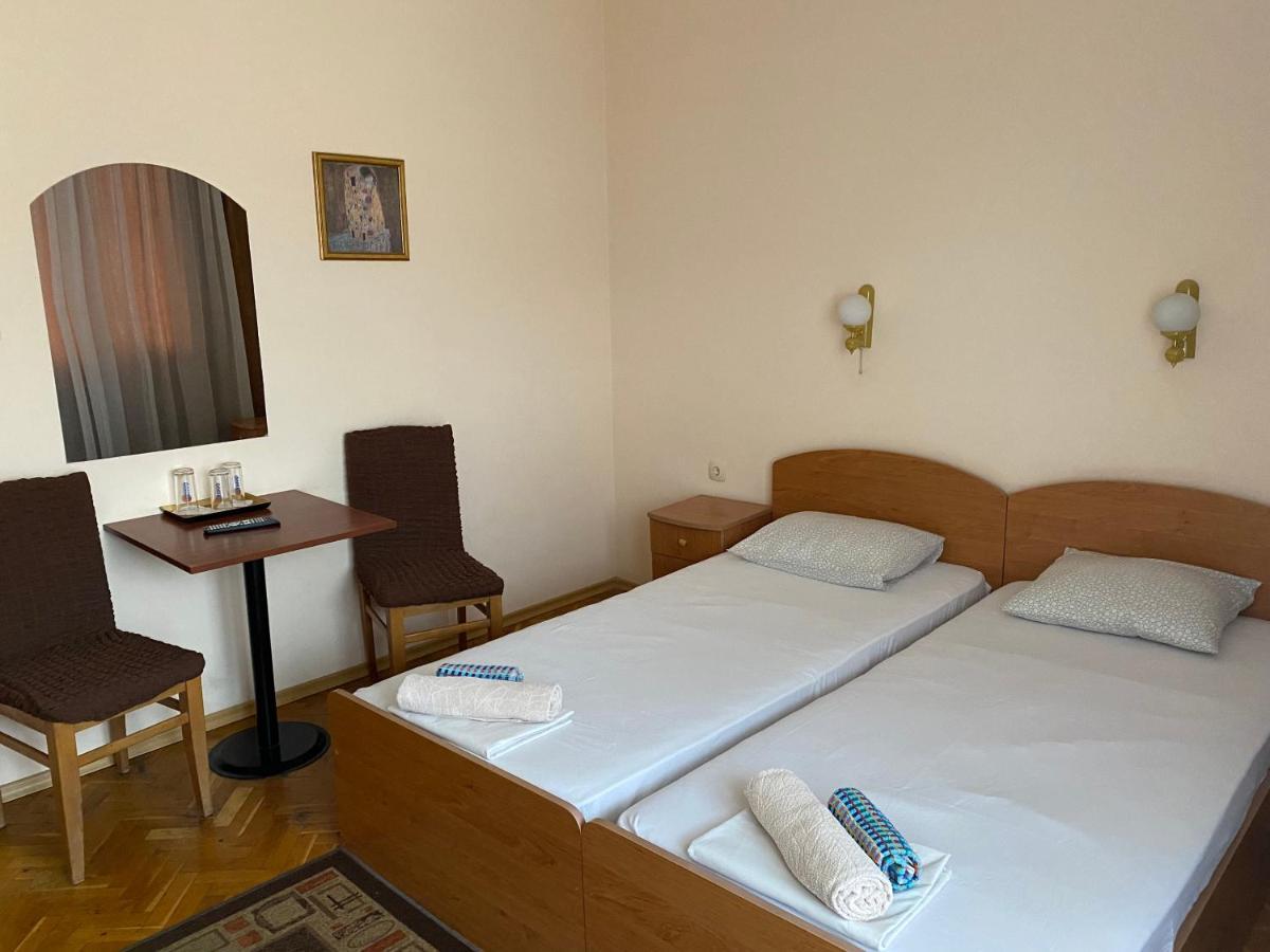 פטריך Family Hotel "May" מראה חיצוני תמונה